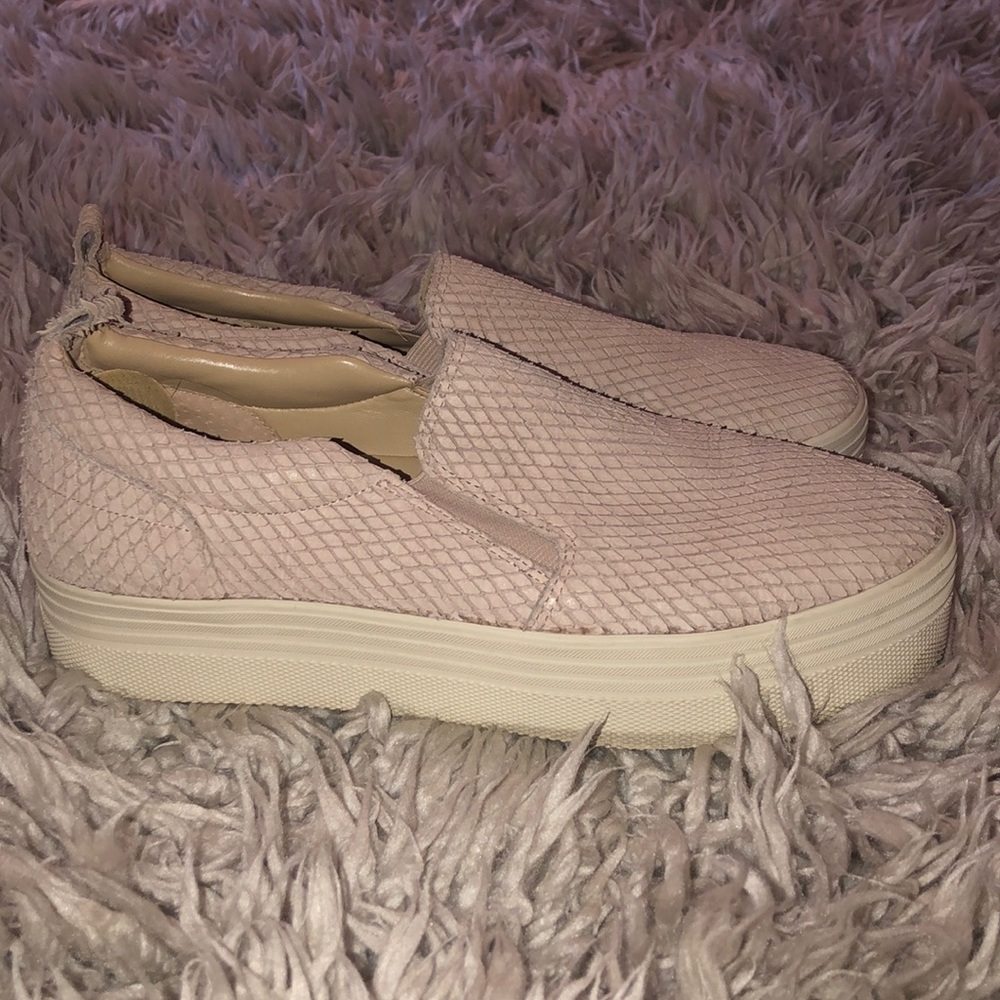 Marc Fisher pink print slip ons